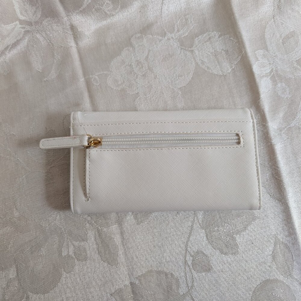 White with Gold LOVE billfold wallet - Picture 6 of 7